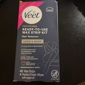 Veet Ready-to-Use Paper Wax Strip Kit for Legs & Body, 40 Strips